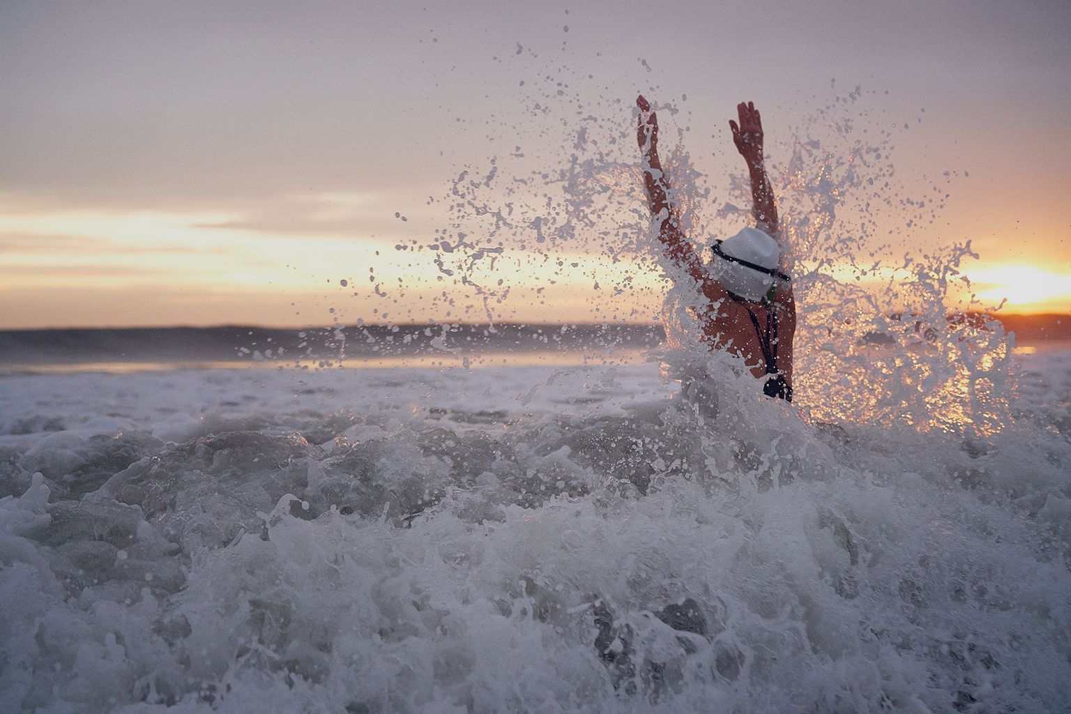 19 10 20 SEA SWIMMERS 0348 1